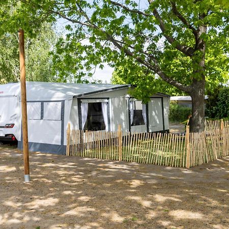 Camping & Erlebnis Resort Jersleber See - Jersicamper Mit Seeblick Jersleben Exterior foto