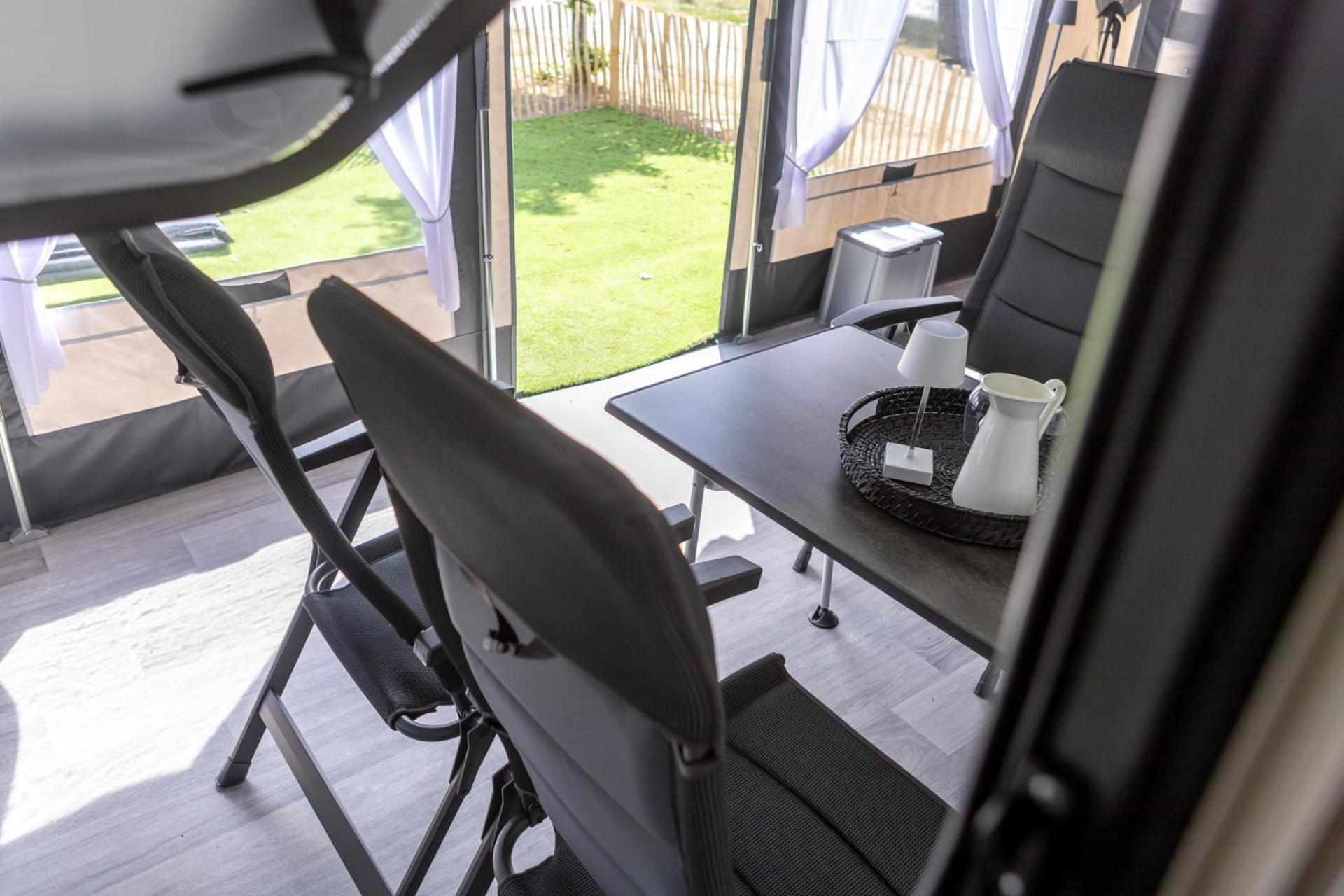 Camping & Erlebnis Resort Jersleber See - Jersicamper Mit Seeblick Jersleben Exterior foto