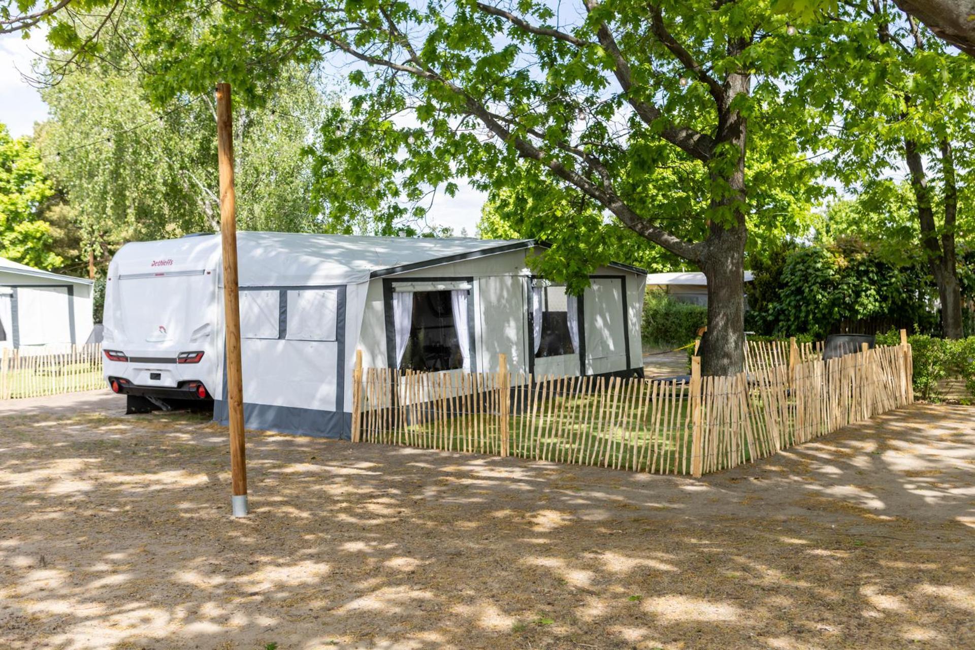 Camping & Erlebnis Resort Jersleber See - Jersicamper Mit Seeblick Jersleben Exterior foto